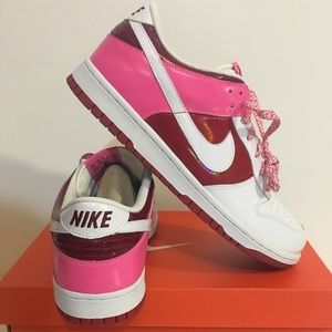 NIKE DUNK LOW WOMANS SIZE 11.5 MENS 10 VINTAGE NWT